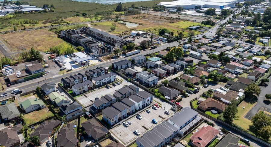  at 10 Aumarire Lane, Favona, Manukau City, Auckland