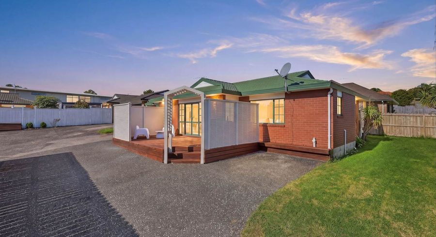  at 2/11 Roanoke Way, Albany, Auckland