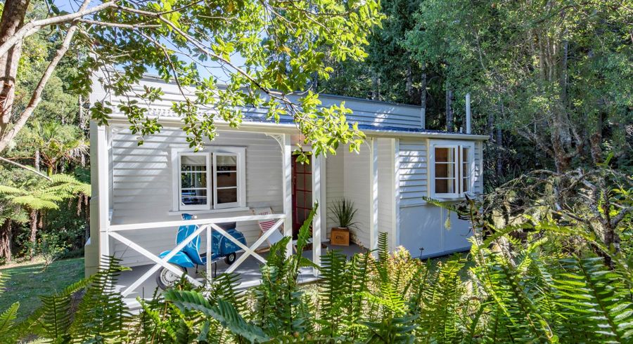  at 43 Kauri Point Road, Laingholm, Auckland