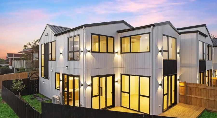  at 1&3/2 Fratley Avenue, Farm Cove, Manukau City, Auckland
