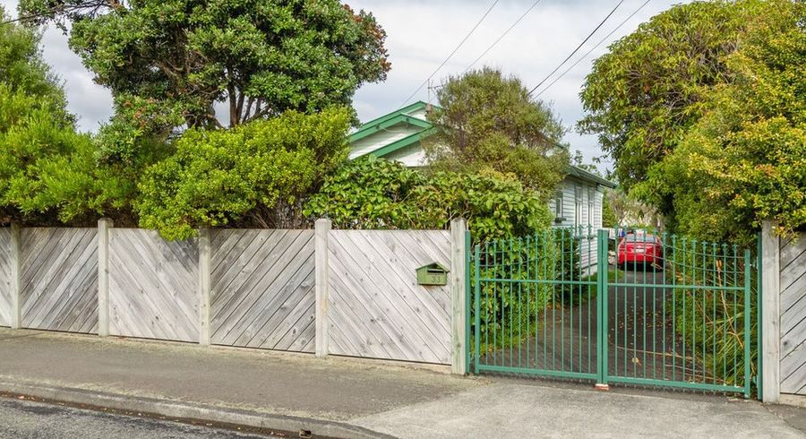 at 33 Whites Line West, Woburn, Lower Hutt