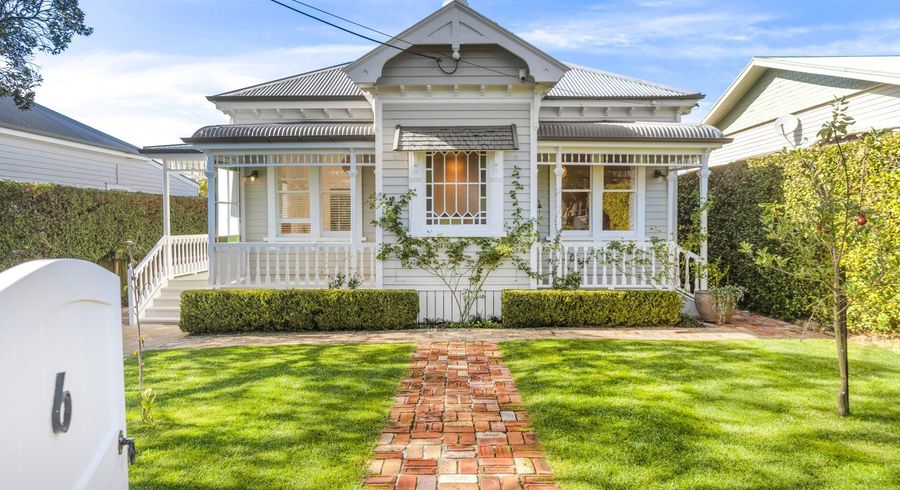  at 6 Summer Street, Stanley Point, Auckland