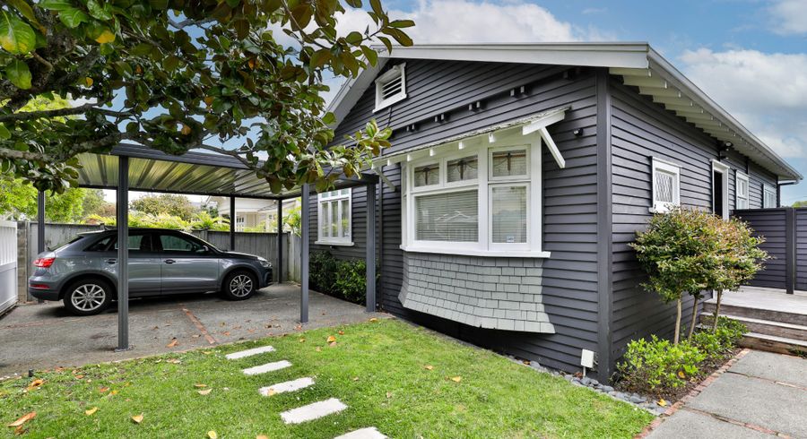  at 10 Warwick Avenue, Titirangi, Auckland