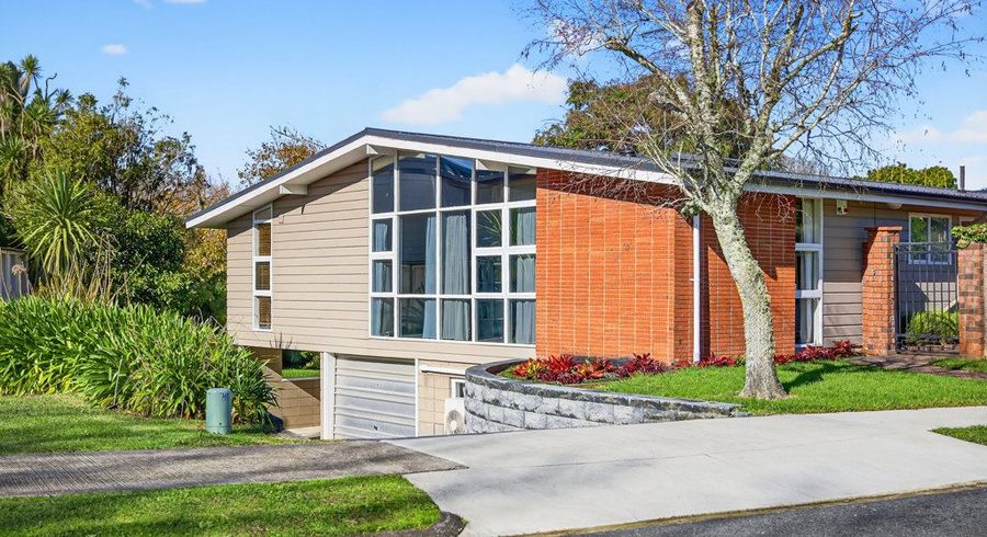  at 8 Blue Gum Rise, Sunnyhills, Manukau City, Auckland