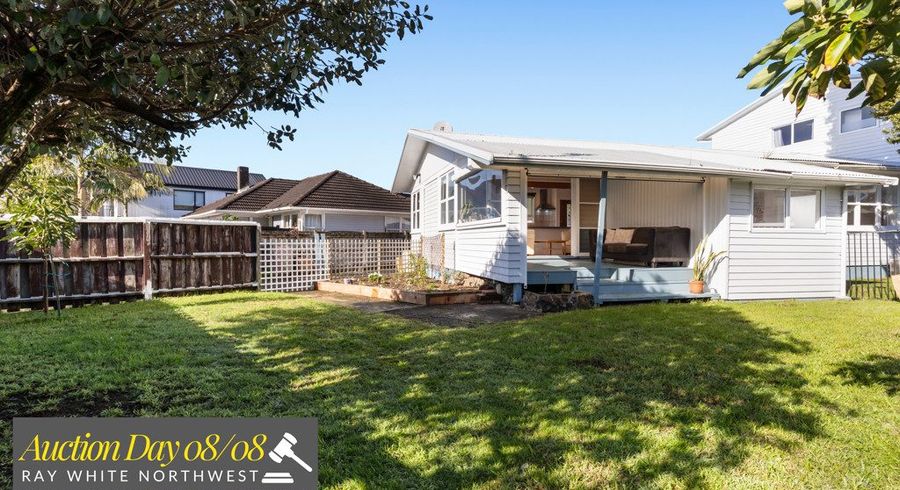  at 8 Montmere Avenue, Te Atatu Peninsula, Waitakere City, Auckland