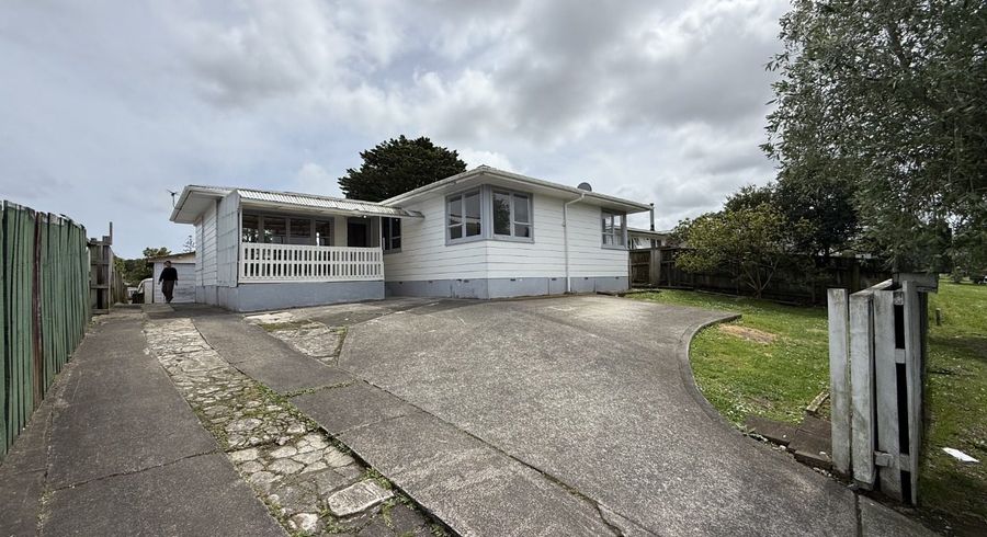  at 26  Riverpark Crescent, Henderson, Waitakere City, Auckland