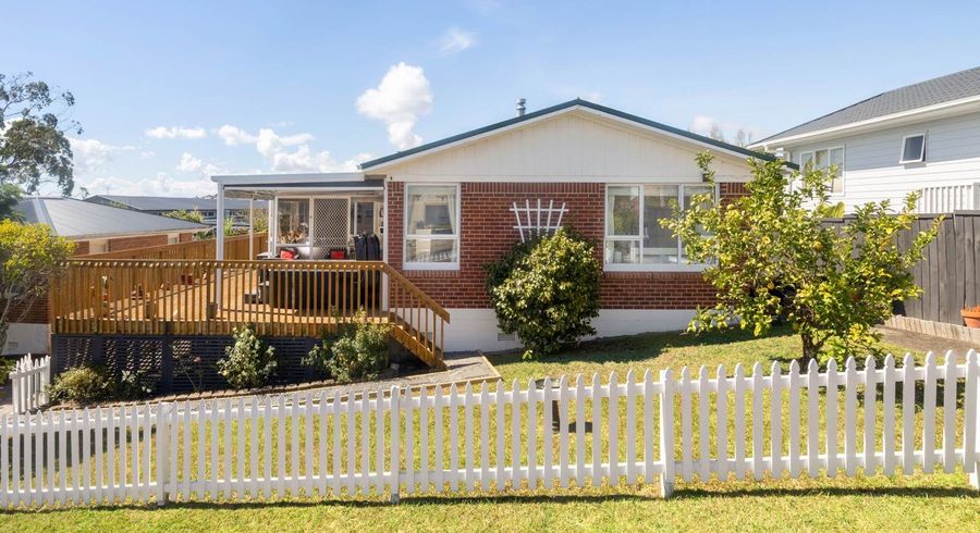  at 3 Hibiscus Place, Hillsborough, Auckland