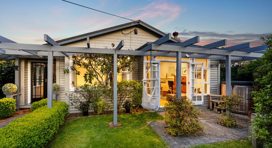  at 18 Raine Street, Karori, Wellington, Wellington