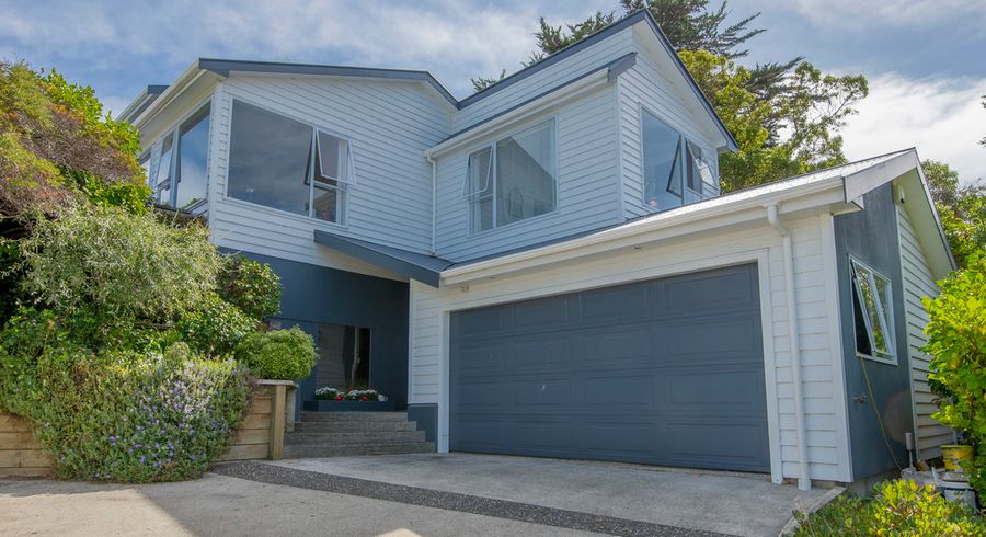  at 16 Beach Road, Plimmerton, Porirua