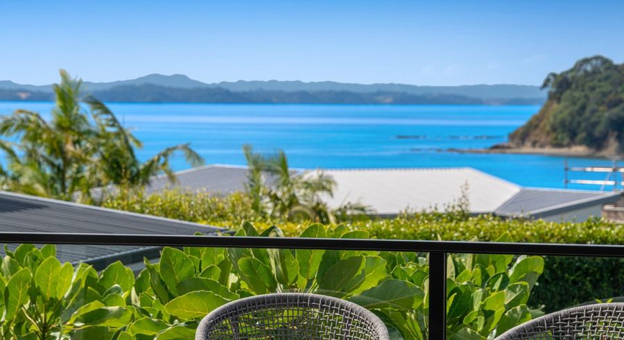  at 6 Crown Road, Tindalls Beach, Whangaparaoa