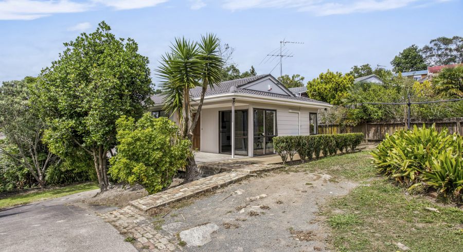  at 100 Solar Road, Glen Eden, Auckland