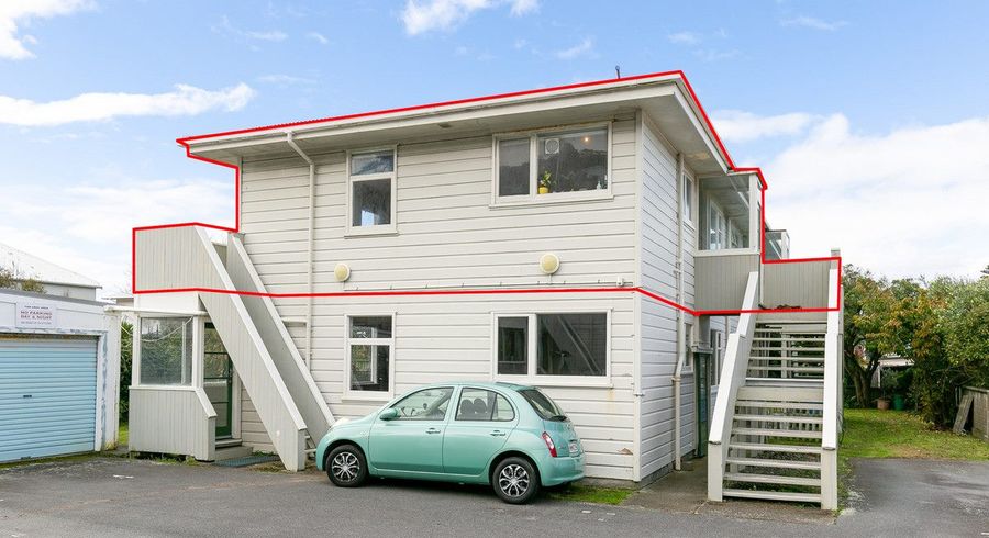  at 2/139 Queens Drive, Lyall Bay, Wellington