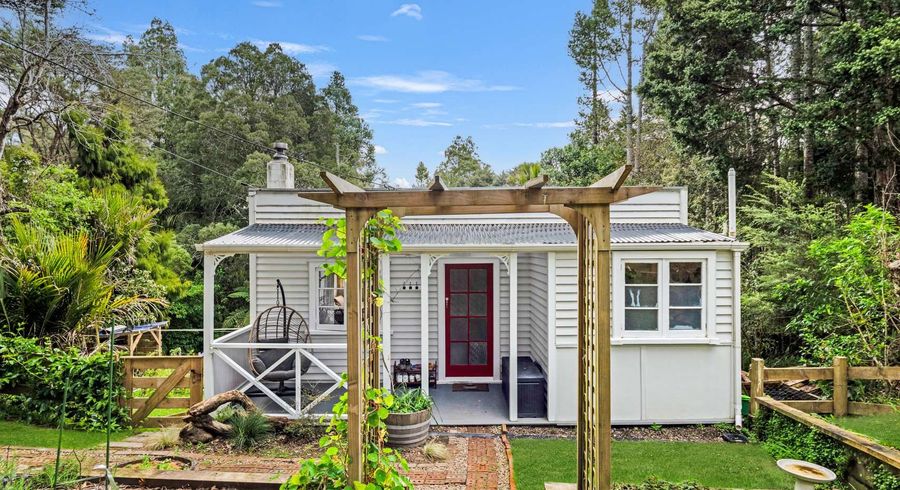  at 43 Kauri Point Road, Laingholm, Waitakere City, Auckland