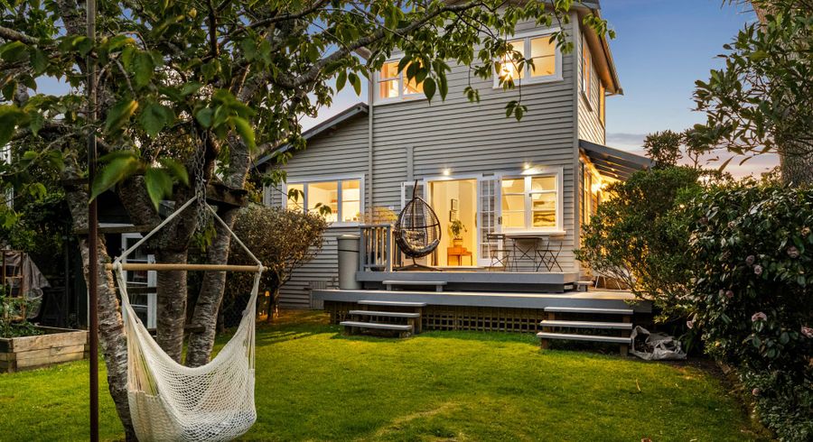  at 18 Raine Street, Karori, Wellington, Wellington