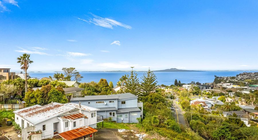  at 9 Carlisle Road, Torbay, North Shore City, Auckland