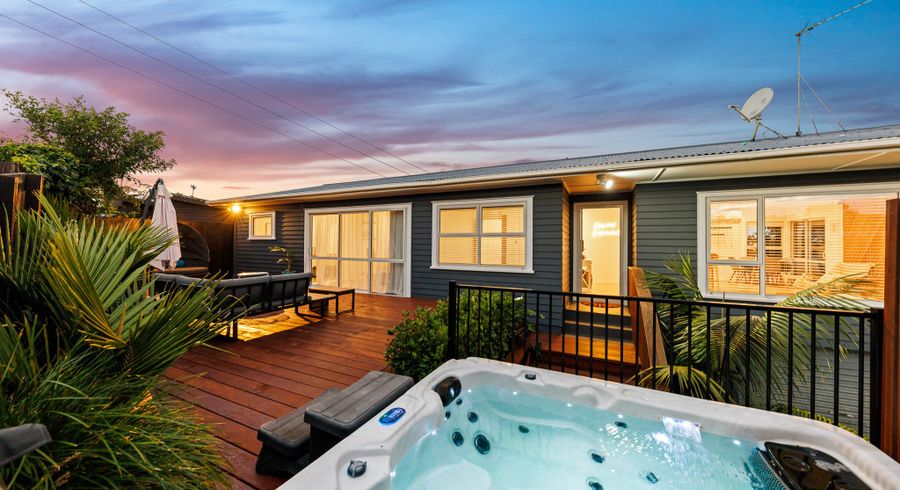  at 14 Camelot Place, Glenfield, North Shore City, Auckland