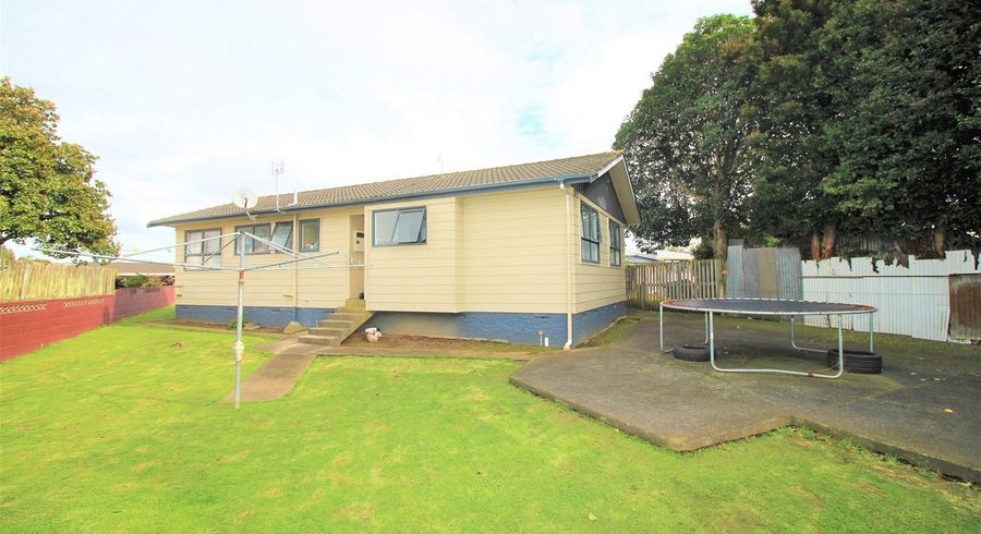  at 12 Harwell Place, Mangere, Auckland