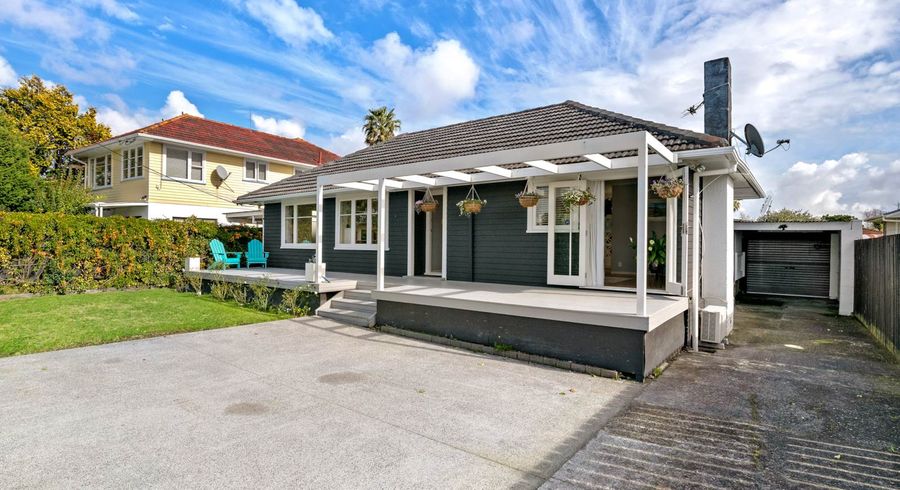  at 43 Beach Road, Te Atatu Peninsula, Auckland
