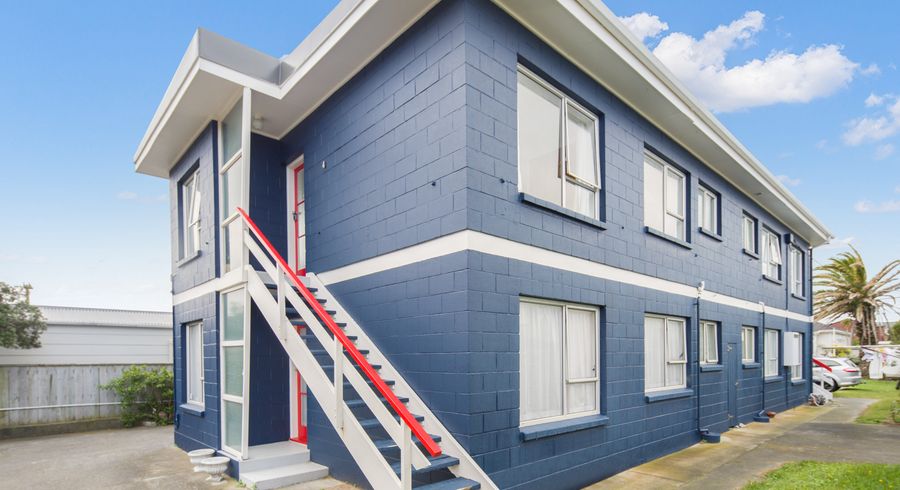  at 4/218 Onepu Road, Lyall Bay, Wellington