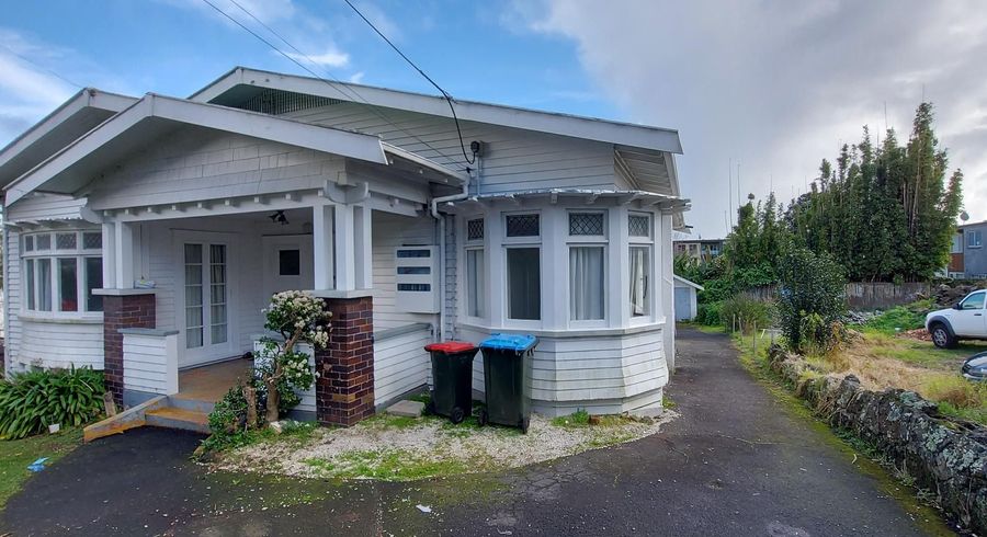  at 33 Esplanade Road, Mount Eden, Auckland