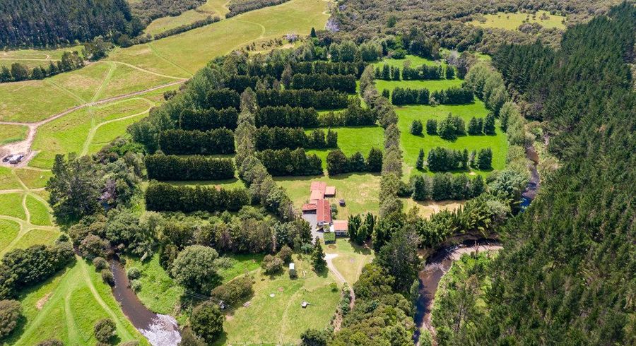  at 605 Takahue Road, Takahue