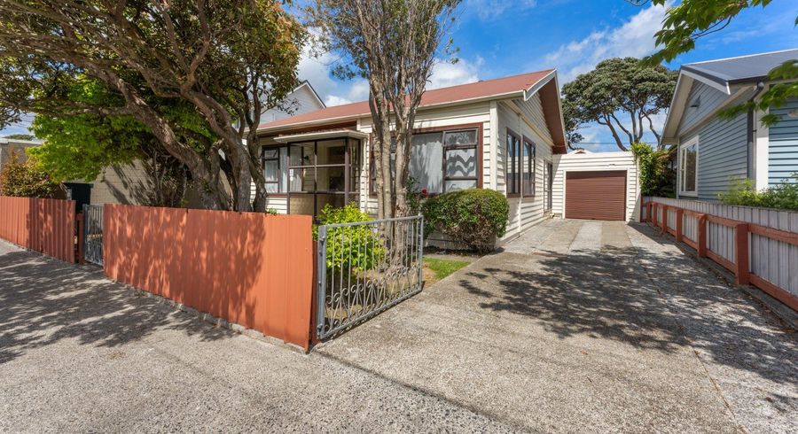  at 4 Roxburgh Grove, Petone, Lower Hutt