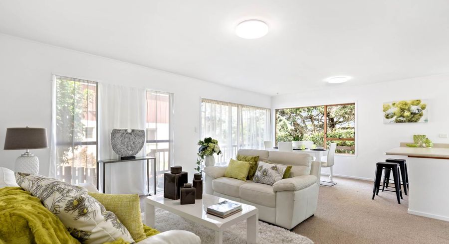  at 2/68 Glamorgan Drive, Torbay, Auckland