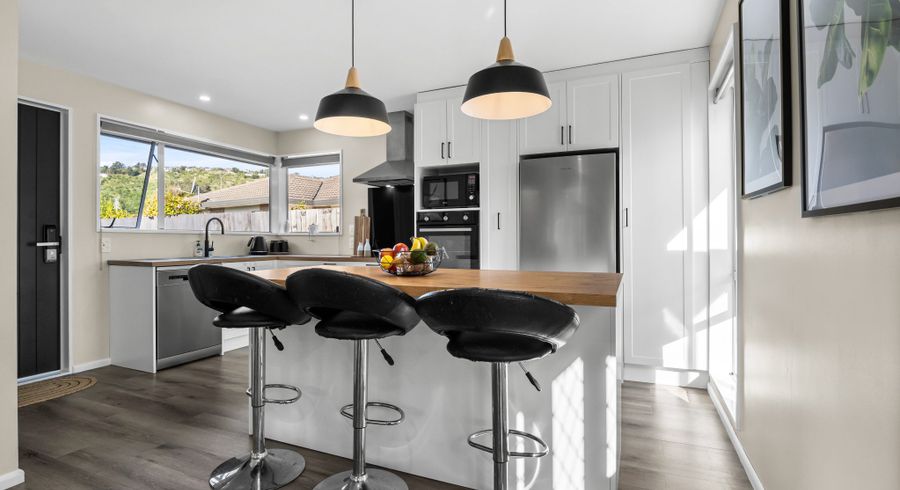  at 2/61 Laing Crescent, Heathcote, Christchurch City, Canterbury