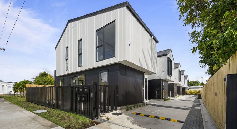  at 4B Roberts Road, Te Atatu South, Waitakere City, Auckland