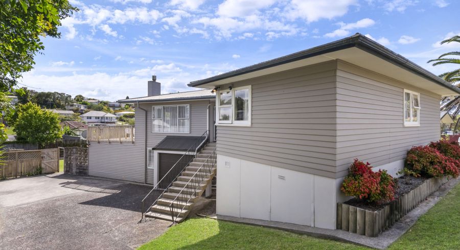  at 11 Wykeham Place, Glenfield, Auckland