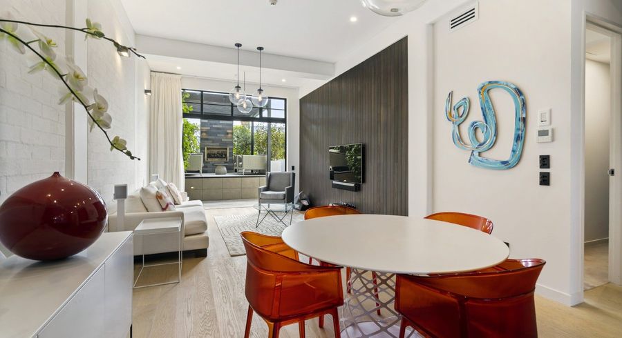  at 2/64 Valley Road, Mount Eden, Auckland