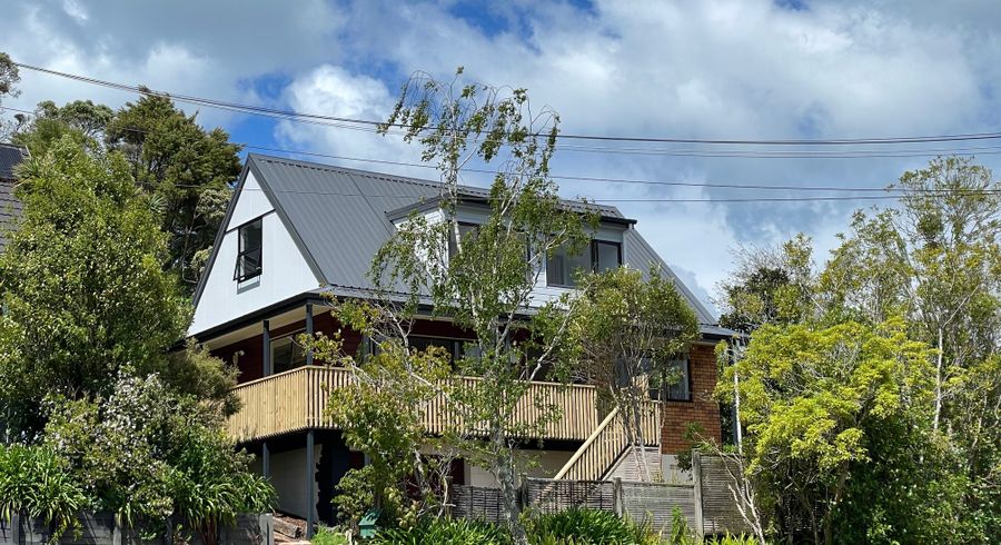 at 2/84A Avonleigh Road, Green Bay, Auckland