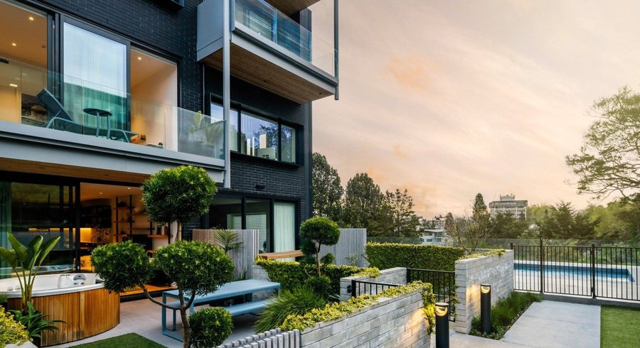  at 102/1 Clyde Street, Hamilton East, Hamilton