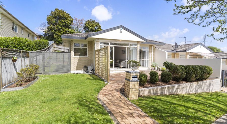  at 8/1 Gleanor Avenue, Oteha, Auckland