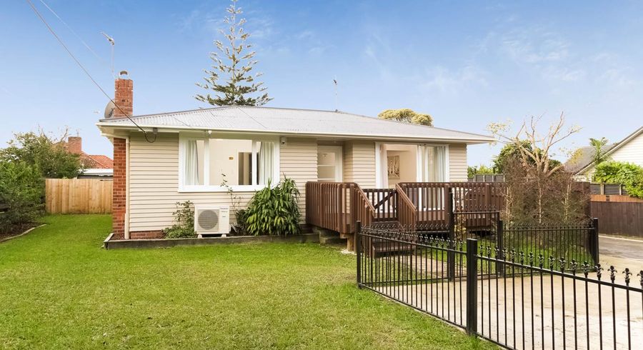 at 26 Pine Avenue, Henderson, Auckland