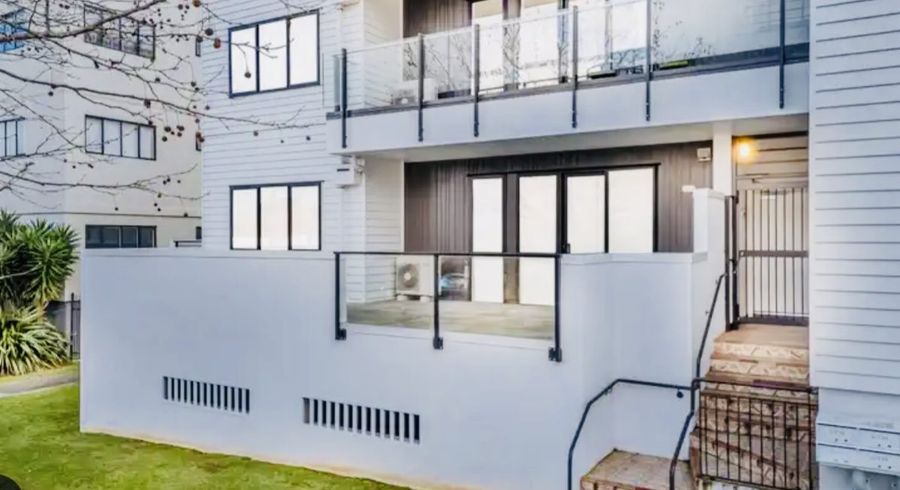  at 1/130 Stancombe Road, Flat Bush, Auckland