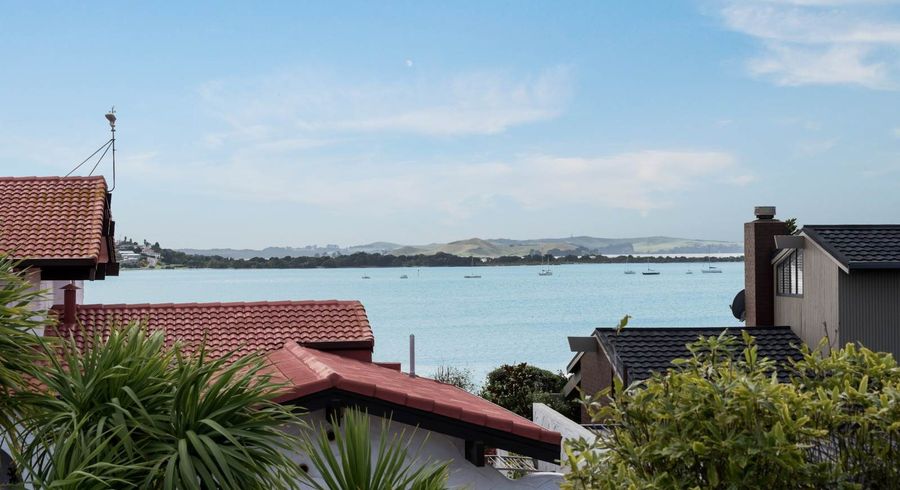  at 2/28 Bramley Drive, Farm Cove, Manukau City, Auckland
