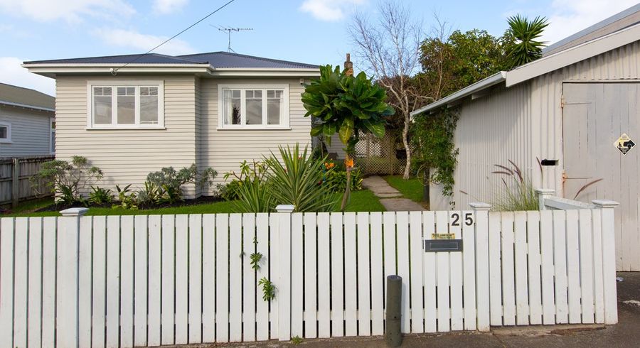  at 25 Tui Street, Point Chevalier, Auckland