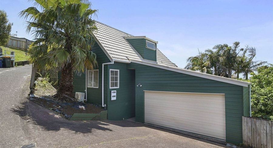  at 1B Highgrove Lane, Totara Vale, North Shore City, Auckland
