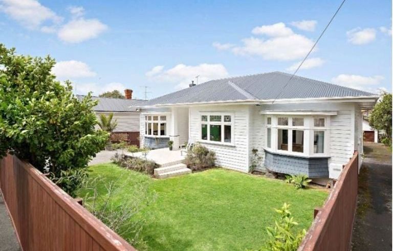  at 7 Woodbine Avenue, Greenlane, Auckland