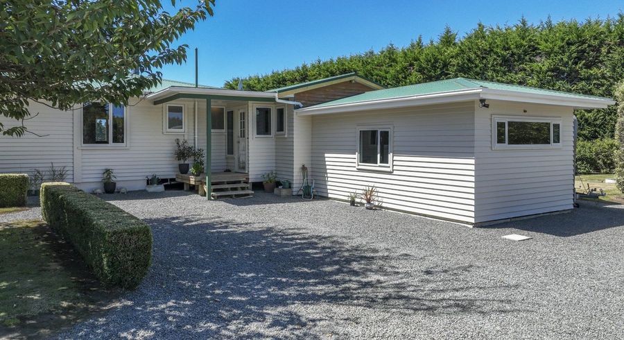  at 3744 State Highway 50, Maraekakaho