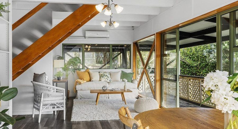  at 117 Gloaming Hill, Titahi Bay, Porirua, Wellington