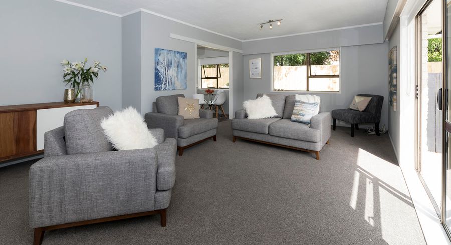  at 2/17 Butley Drive, Farm Cove, Auckland