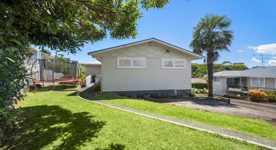  at 9 Chequers Avenue, Glenfield, North Shore City, Auckland