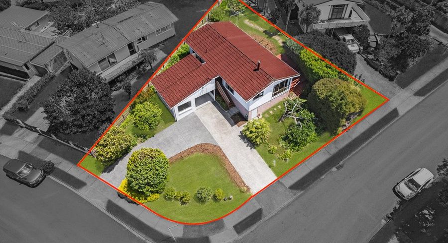  at 2 Ensign Place, Hillcrest, Auckland