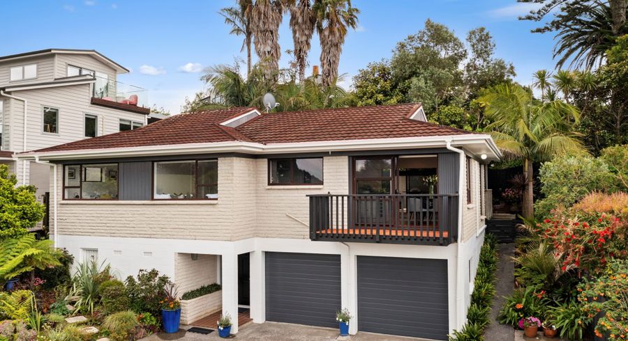  at 2/26 Seabreeze Road, Narrow Neck, Auckland