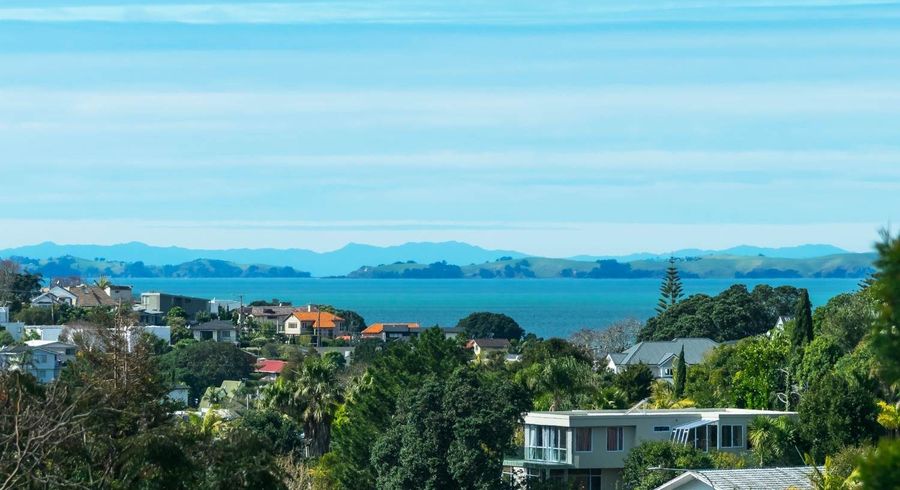  at 1 Stitchbird Close, Murrays Bay, North Shore City, Auckland