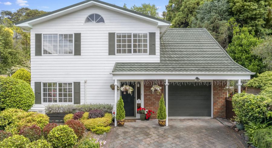  at 2/21 Deane Avenue, Titirangi, Auckland