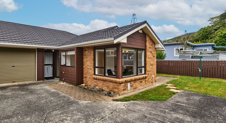  at 219C Main Road, Tawa, Wellington