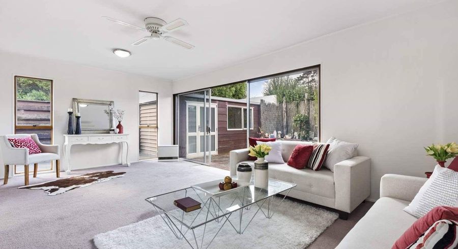  at 2/12 Imogene Way, Half Moon Bay, Auckland